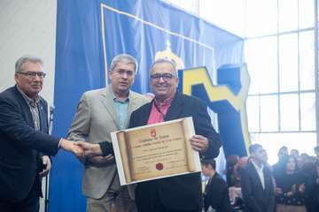 El Cabildo homenajea a varios teldenses en su brindis navideño (Foto TA)